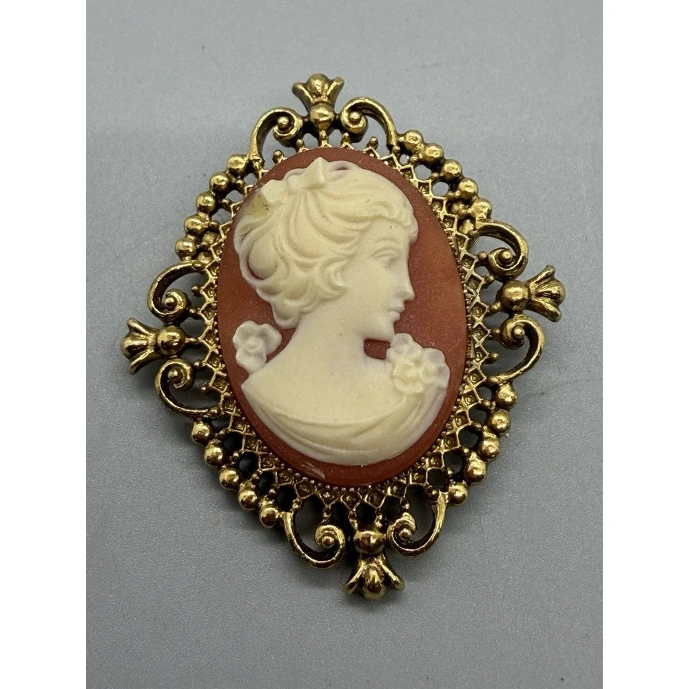 Vintage Avon Cameo Brooch Locket Gold Tone Floral Accents Portrait of a Lady